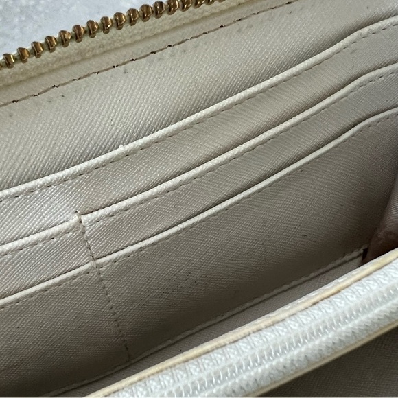 Michael Kors Patent / Saffiano Leather Wallet - Picture 10 of 11